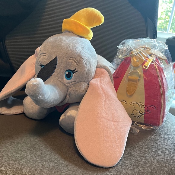 Dumbo circus tent loungefly and stuffed dumbo - Picture 1 of 5